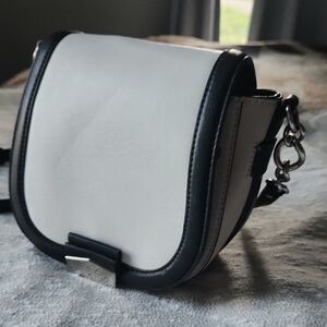 Simply Vera Vera Wang Black and White Crossbody Bag